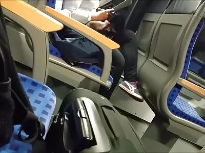 Vacker brunett njuter av hamster free porr varje centimeter av den hårda peckeren