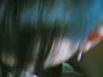 Rich dude slår sin gratis porr lesbisk hora mot den dyra röda Ferrari