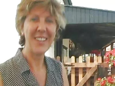 Randy blonde vill känna sin skalliga gratis porrtube älskare i många olika sexlägen