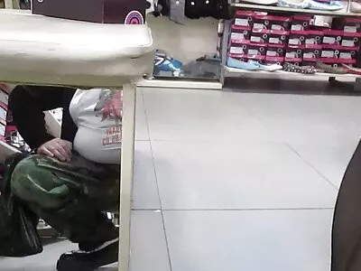 Bedårande lesbisk porr gratis tonåring hottie utför bra oralsex på styvbror