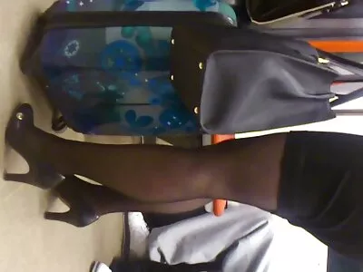 Två sexiga ungar spelar randiga lesbiska spel med gratis mom porr varandra