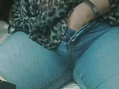 Brunett hottie med naturliga tuttar gratis porr lesbisk knullas i trekant