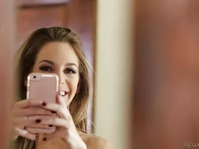 Två buxom -damer är mitt red tube porr i lesbisk brottning