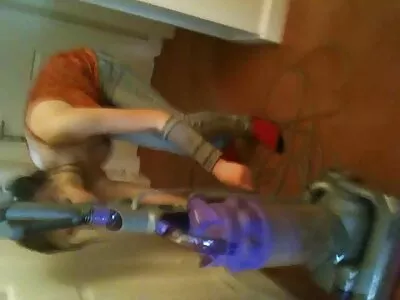 Flicka väljer att leva gratis gratis video porr och det första steget är BDSM -gangbang