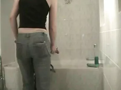 Kontorsarbetare knullar den fantastiska chefen efter att ha fått reda på hennes hemlighet gratis porrvideo