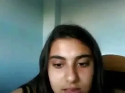 Två unga damer kommer att bli körd av sin manliga vän gratis lesbisk porr