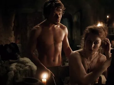 Kvinnan går tillbaka i tiden och har sex med sin porrfree yngre version