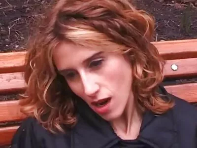 Hot petite ebony babe xxl porr härjad av vit hängande stud