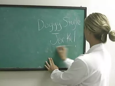 Tjej fick poäng i botten av makens vän på begäran av make gratis porrklipp