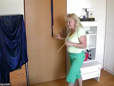 Brunett tonårstjej Ulyana njuter gratis porr hamster av en stor pecker