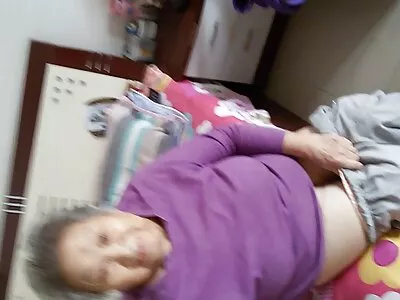 Nikki Benz försöker bryta internet aloha porr för andra gången