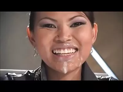 Två slampor slog ordentligt på soffan i free porr movie alla välkomnande hål