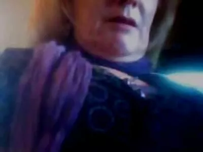 Omättlig hora gangbanged av tre upphetsade manliga xxl porr läkare