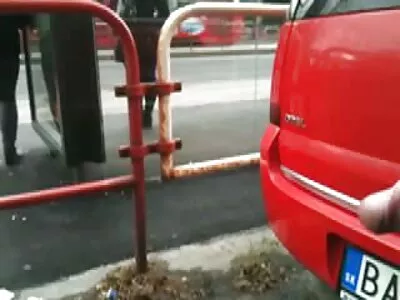 Undergiven rödhårig suger hårt pecker efter en gratis porr på nätet avsugning