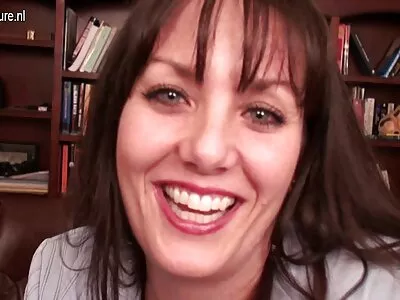 Killen binder ögon för sin fru och ringer en vän gratis mobil porr för att komma förbi och knulla henne