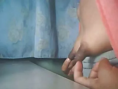 Efter att ha tagit av sig kläderna är det dags att porrfree visa sina muntliga färdigheter