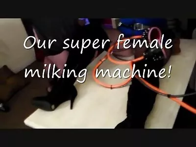 Fusk kåt fru gnuggar fitta framför tenn porr en skallig stud